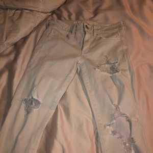 Distressed skinny jeans